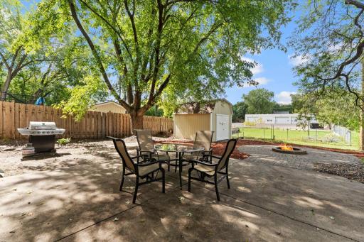33_Backyard_Patio.jpg