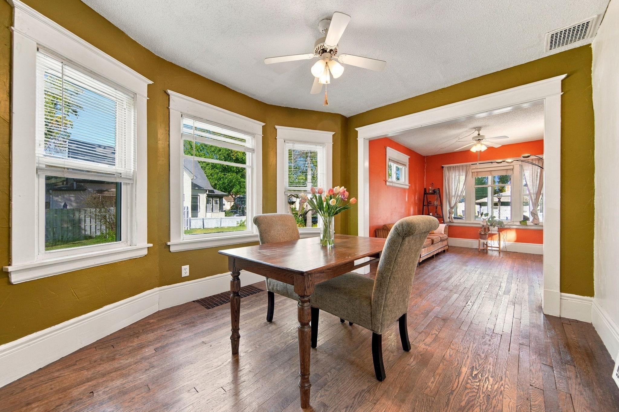 Great entertaining space in formal dining room