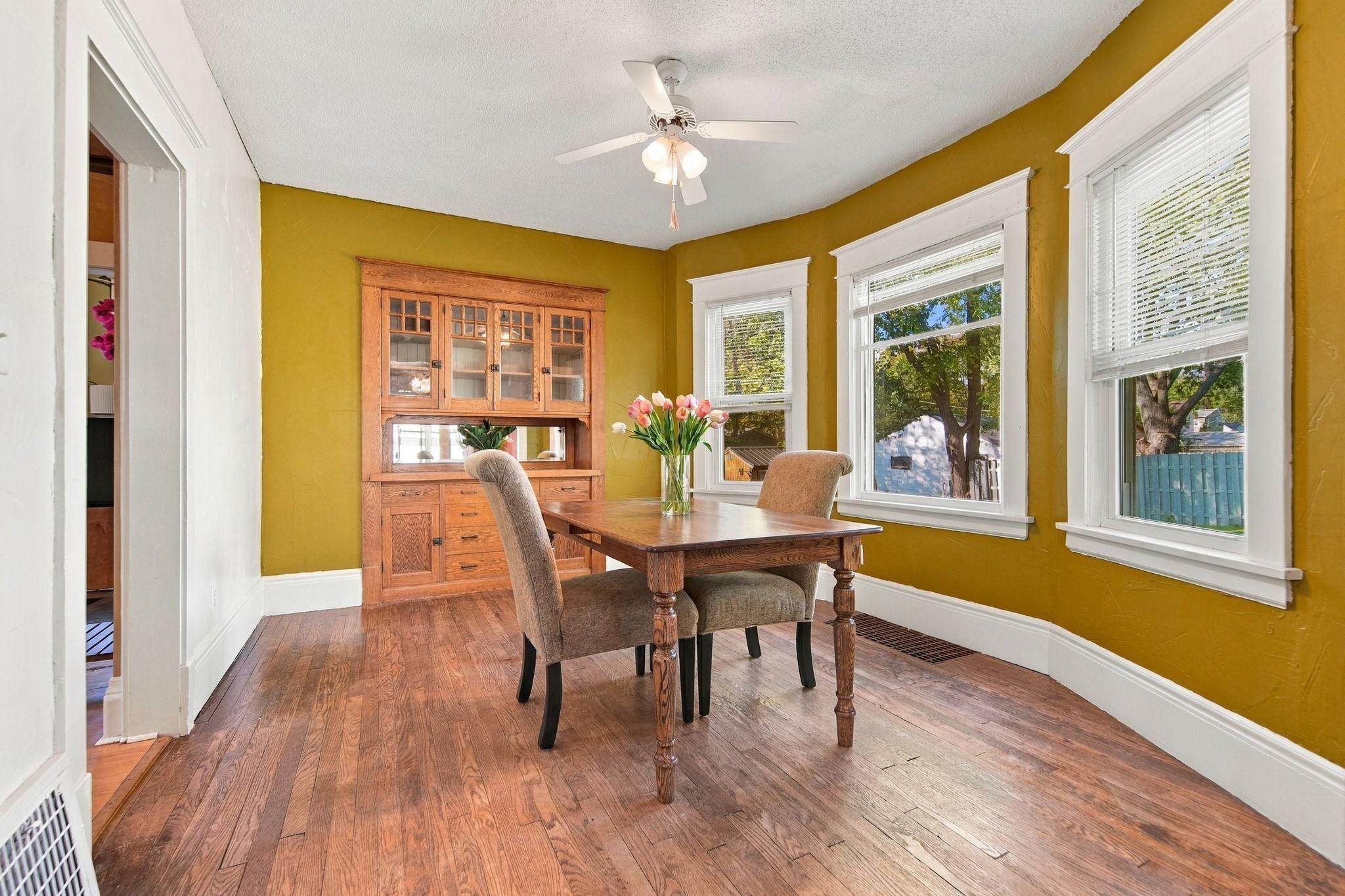 Large windows for great lighting