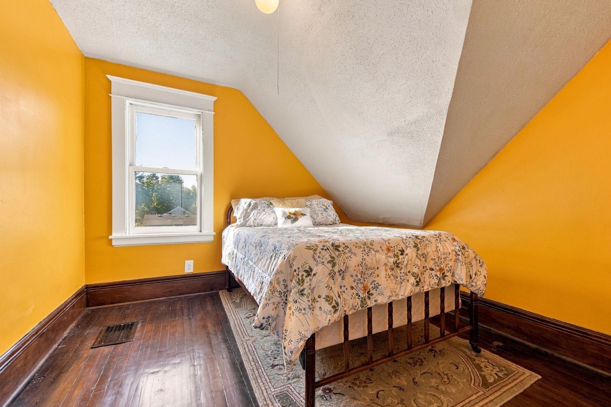 Second bedroom - upper level