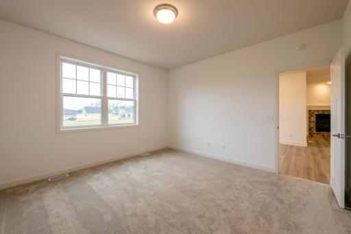 5180 Long Pointe Bay, Woodbury, MN 55129