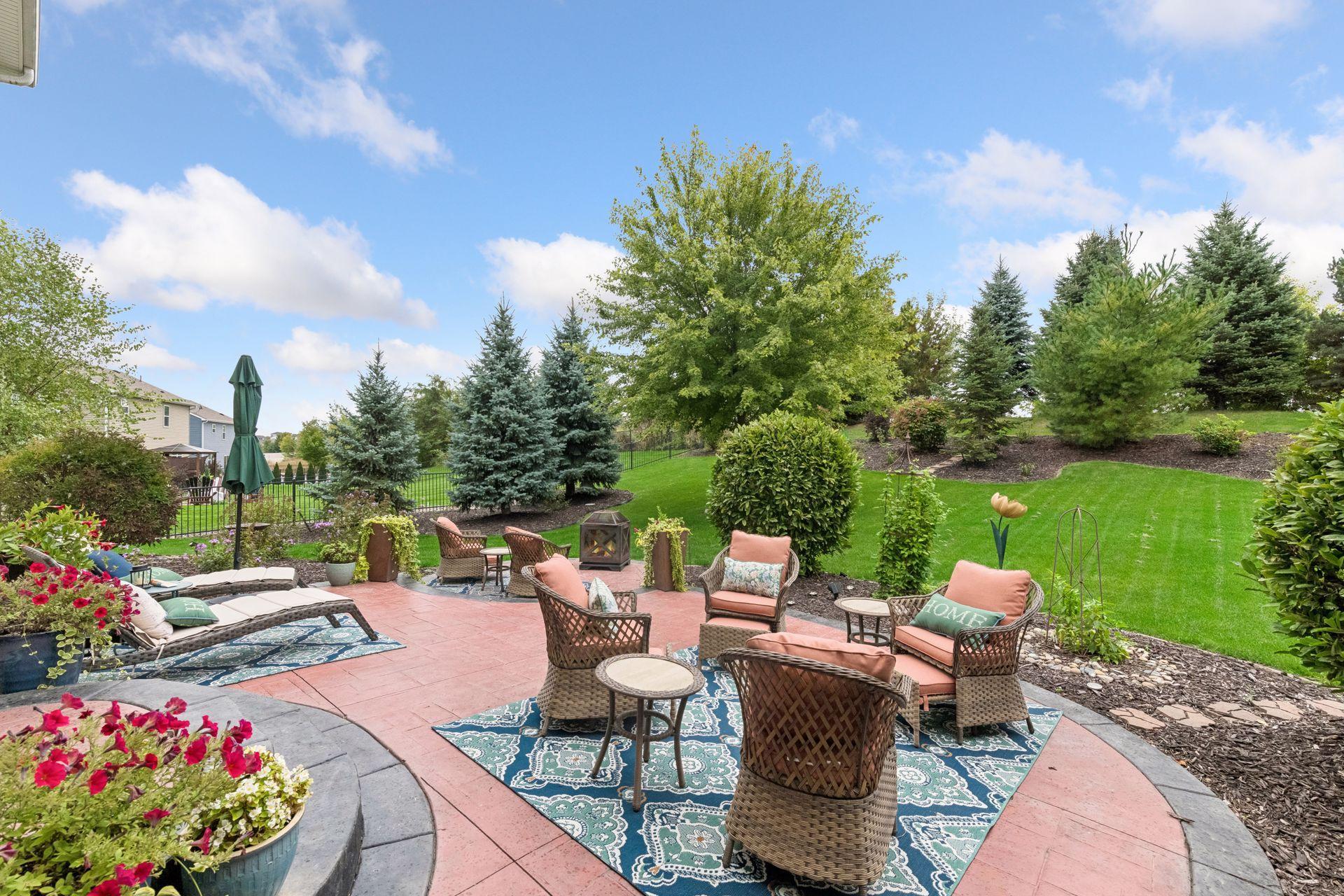 Entertainers delight for the backyard barbeques or picnics. Green space to play plus privacy as a BONUS!
