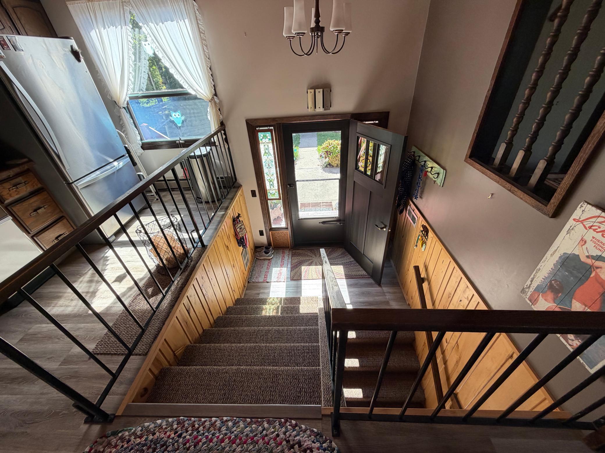 Entrance with tons of natural light. A new door and screen door were replaced in 2025.