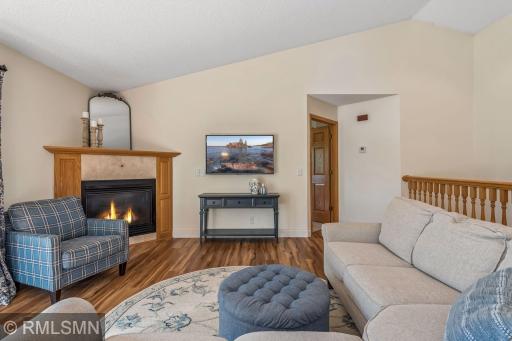 Livingroom with gas Fireplace