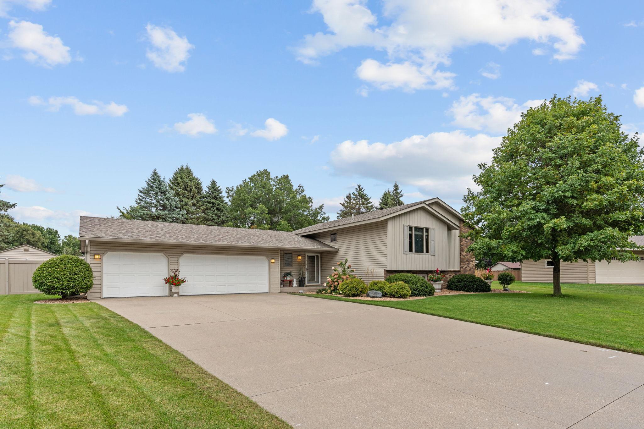 3-web-or-mls-4760 Larson Rd-2.jpg