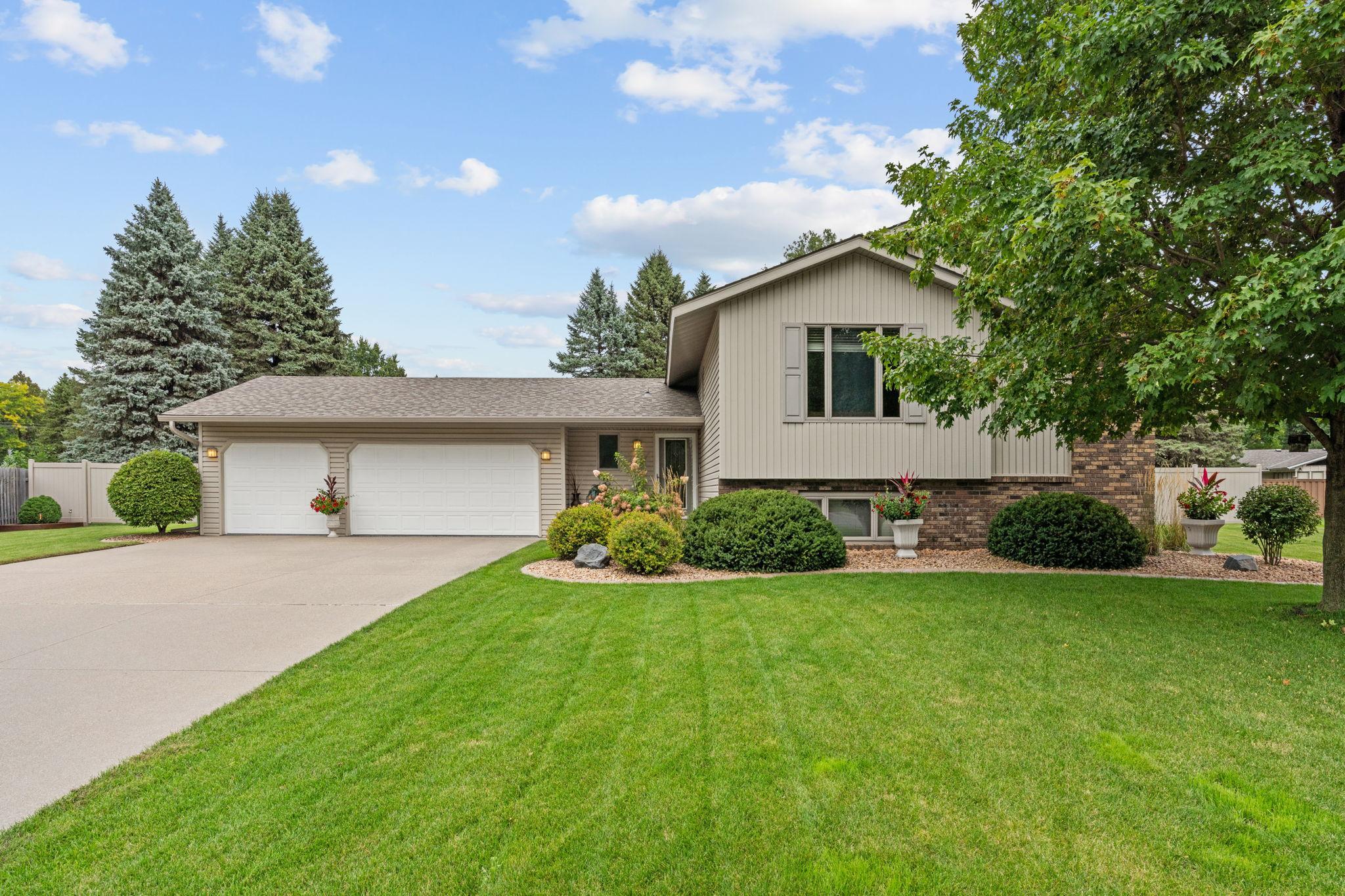 2-web-or-mls-4760 Larson Rd-1.jpg