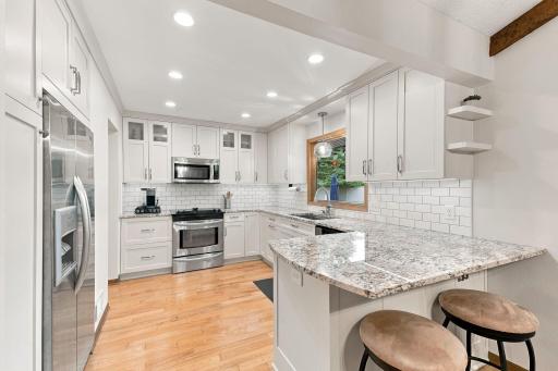 29-web-or-mls-4760 Larson Rd Interiors-2.jpg