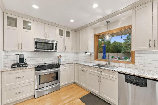 31-web-or-mls-4760 Larson Rd Interiors-4.jpg