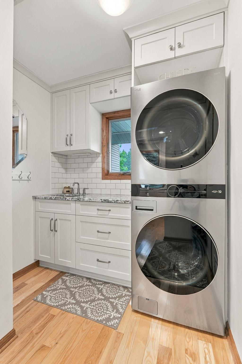 49-web-or-mls-4760 Larson Rd Interiors-22.jpg