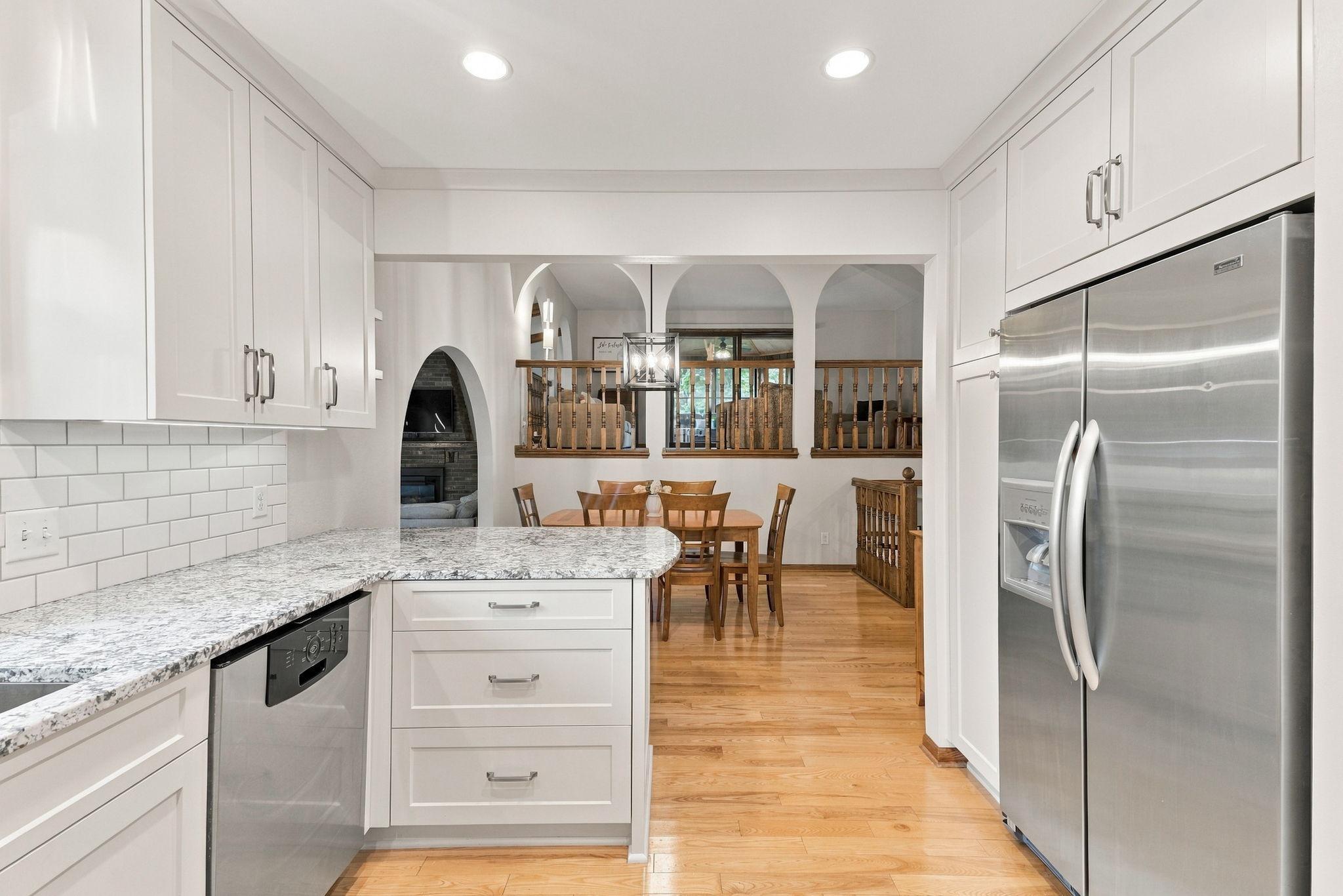 33-web-or-mls-4760 Larson Rd Interiors-6.jpg