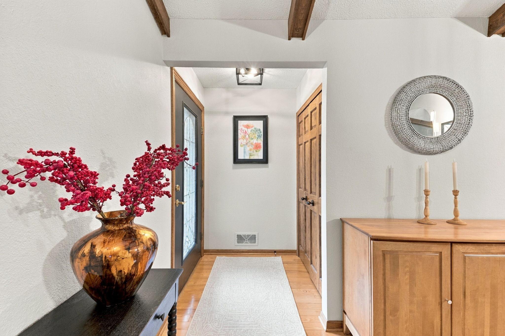 28-web-or-mls-4760 Larson Rd Interiors-1.jpg