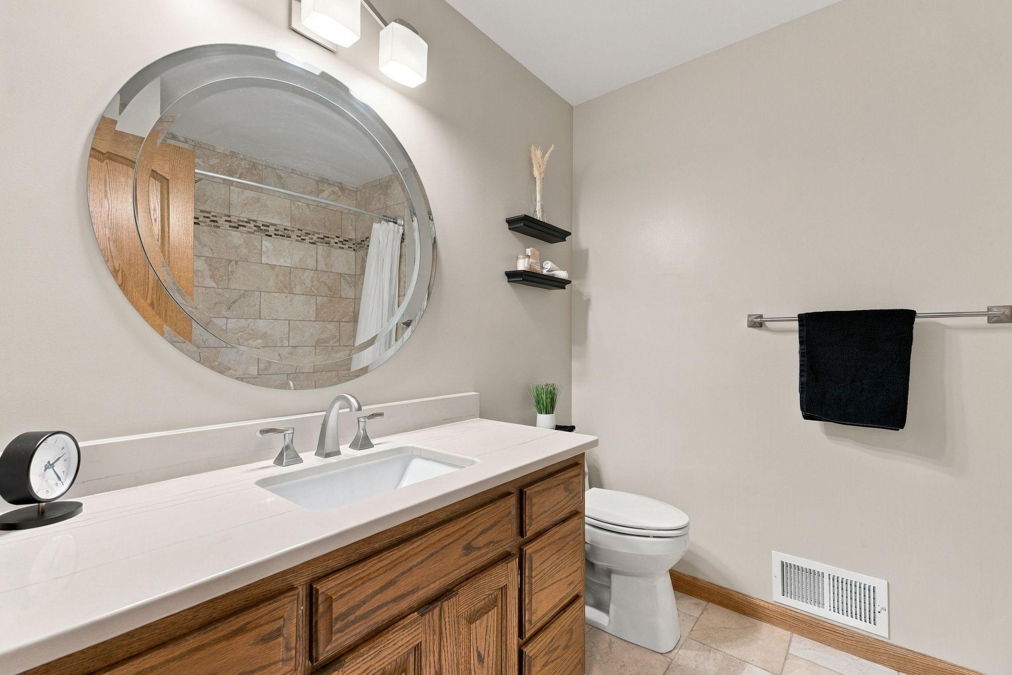 57-web-or-mls-4760 Larson Rd Interiors-30.jpg
