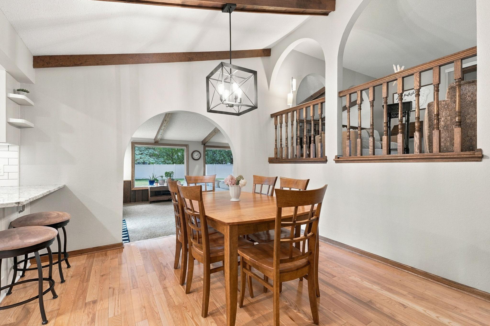 34-web-or-mls-4760 Larson Rd Interiors-7.jpg