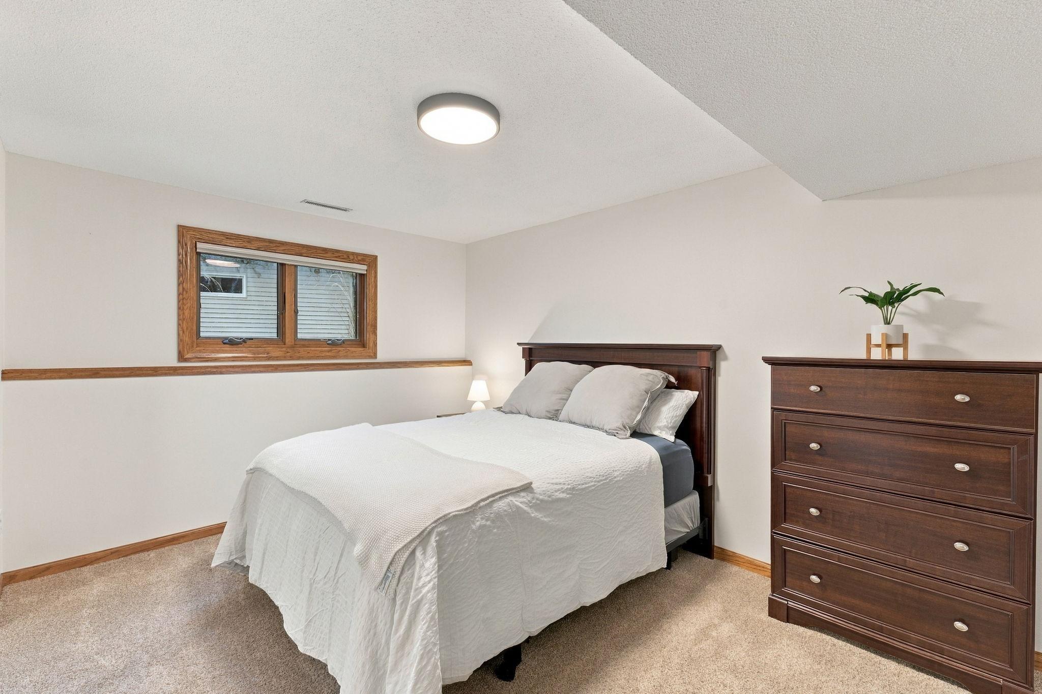 63-web-or-mls-4760 Larson Rd Interiors-36.jpg