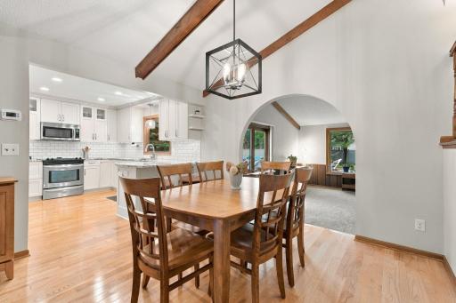 35-web-or-mls-4760 Larson Rd Interiors-8.jpg