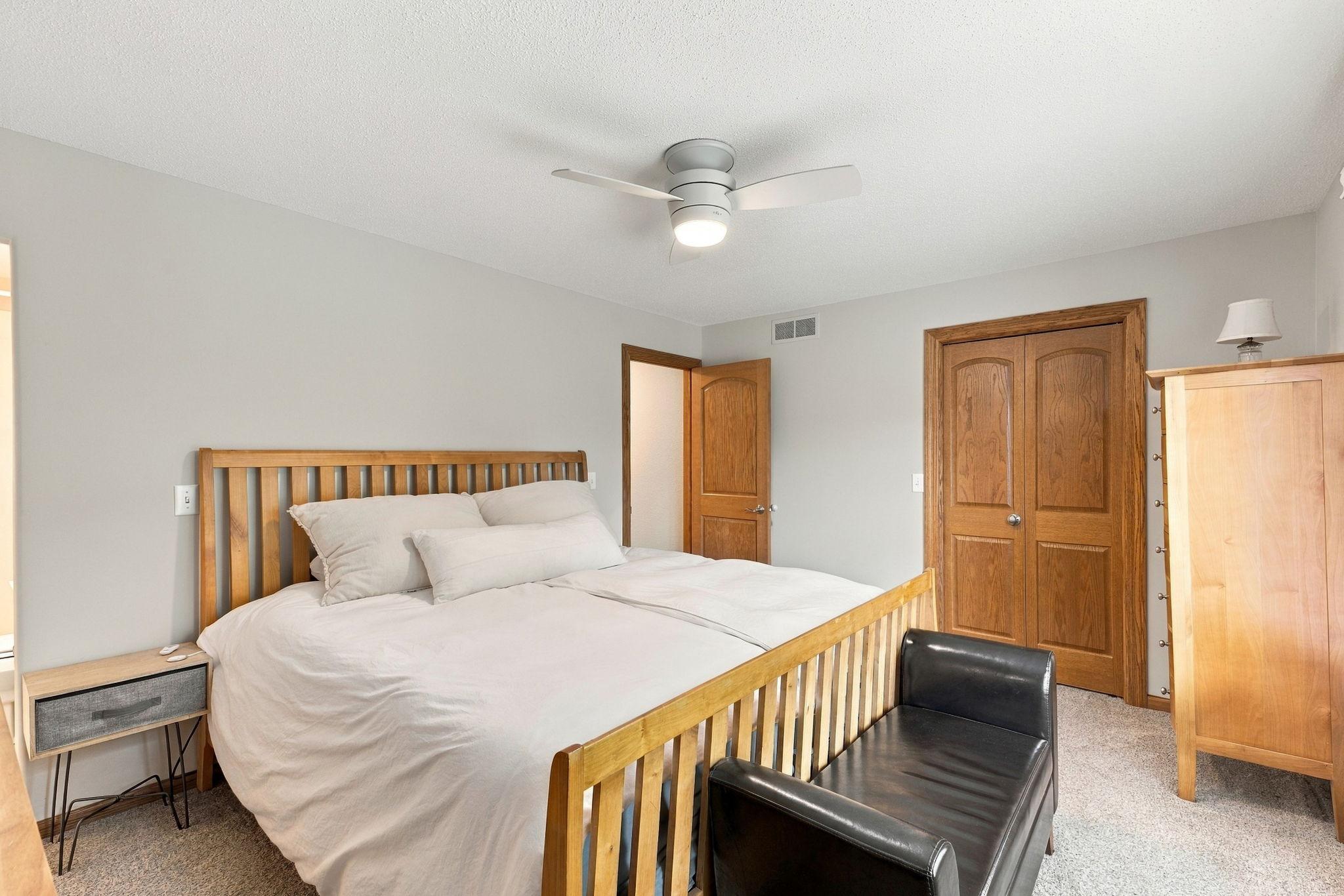 51-web-or-mls-4760 Larson Rd Interiors-24.jpg