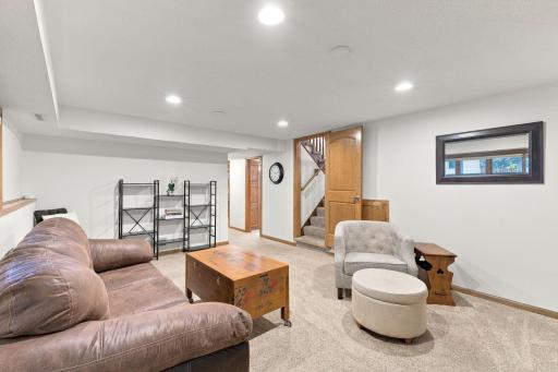 62-web-or-mls-4760 Larson Rd Interiors-35.jpg