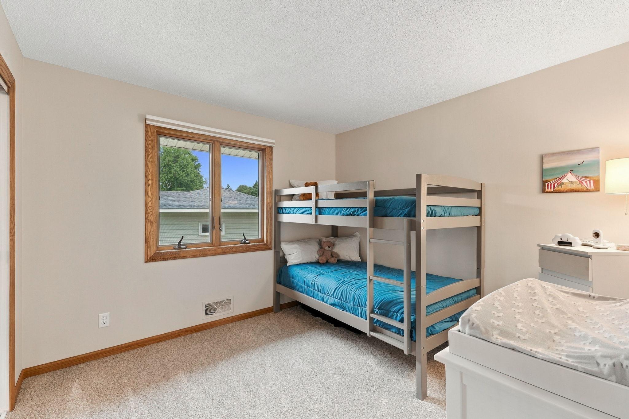 55-web-or-mls-4760 Larson Rd Interiors-28.jpg