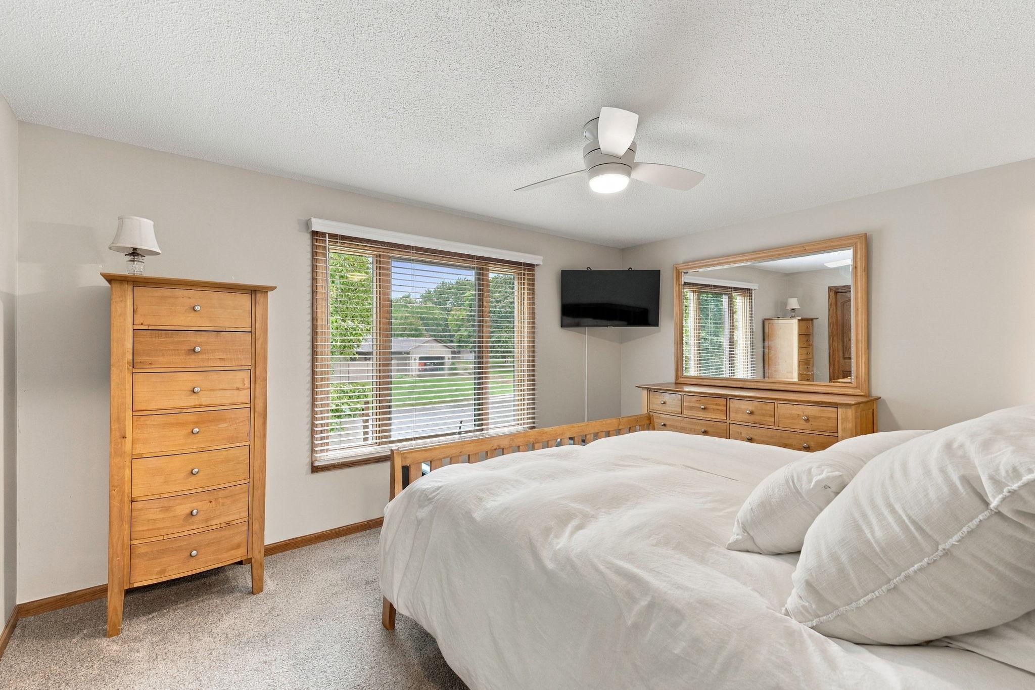 50-web-or-mls-4760 Larson Rd Interiors-23.jpg
