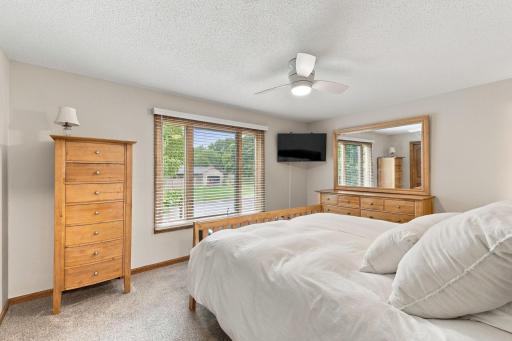 50-web-or-mls-4760 Larson Rd Interiors-23.jpg