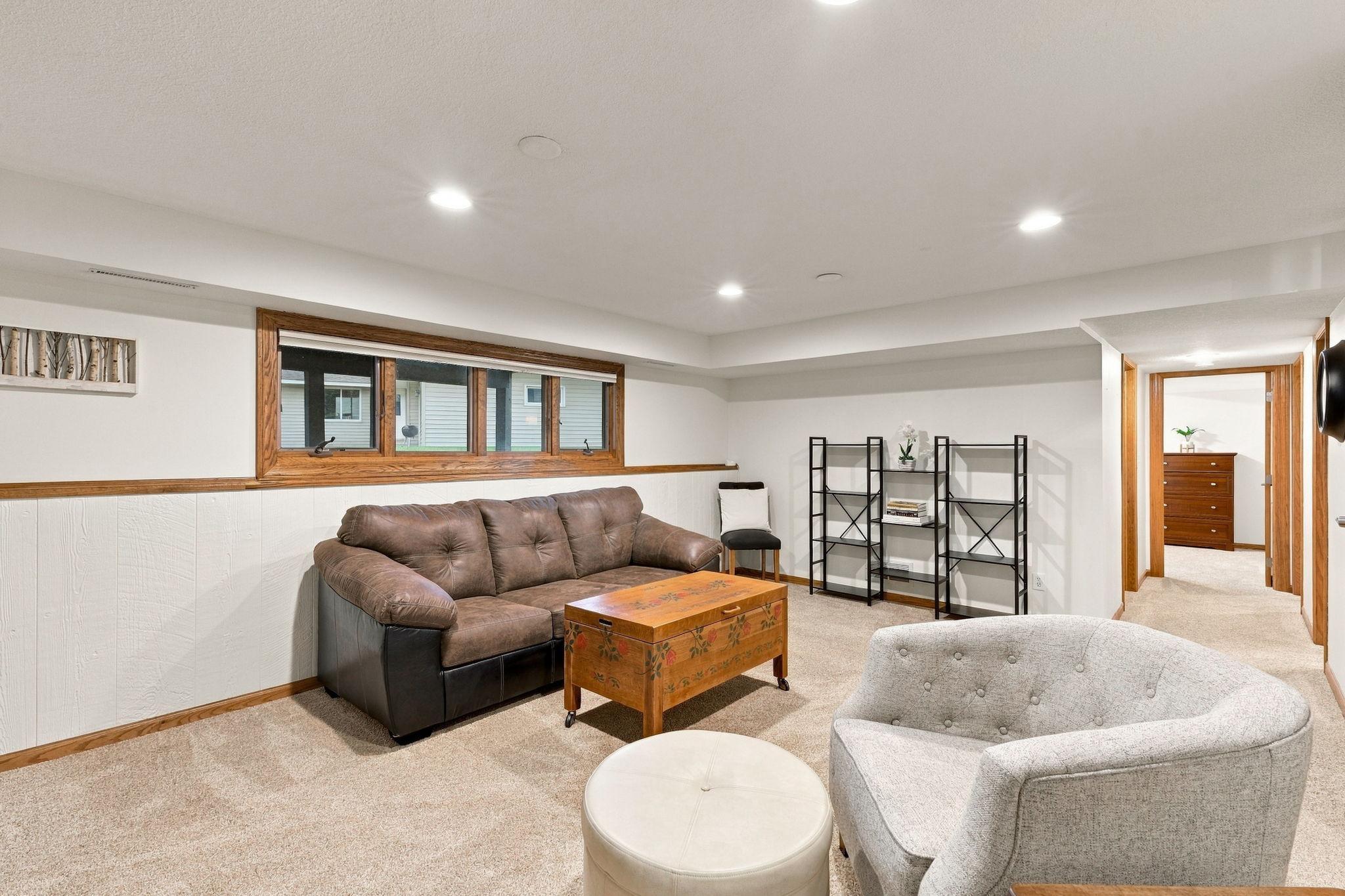 61-web-or-mls-4760 Larson Rd Interiors-34.jpg