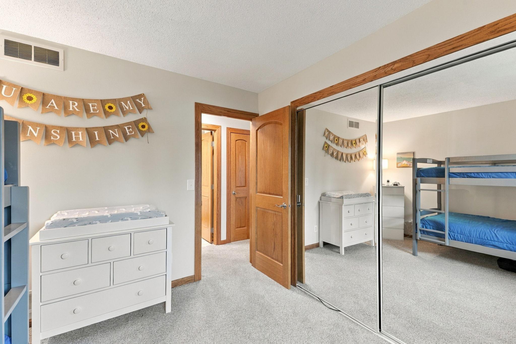 56-web-or-mls-4760 Larson Rd Interiors-29.jpg