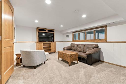 60-web-or-mls-4760 Larson Rd Interiors-33.jpg