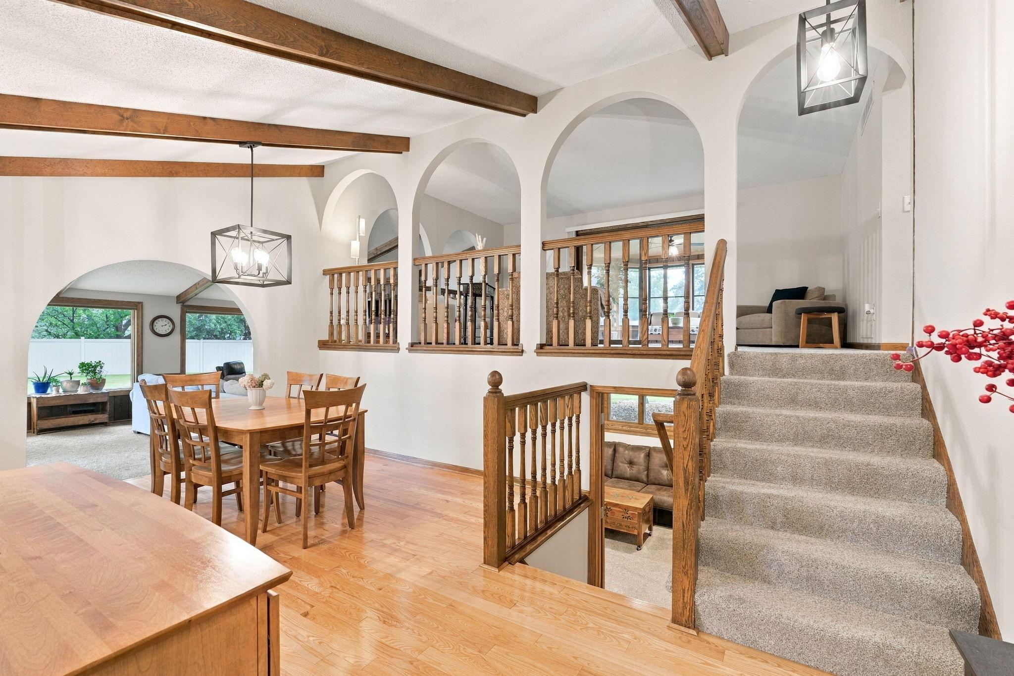 40-web-or-mls-4760 Larson Rd Interiors-13.jpg