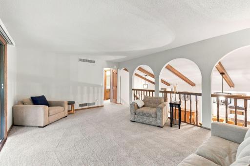 42-web-or-mls-4760 Larson Rd Interiors-15.jpg