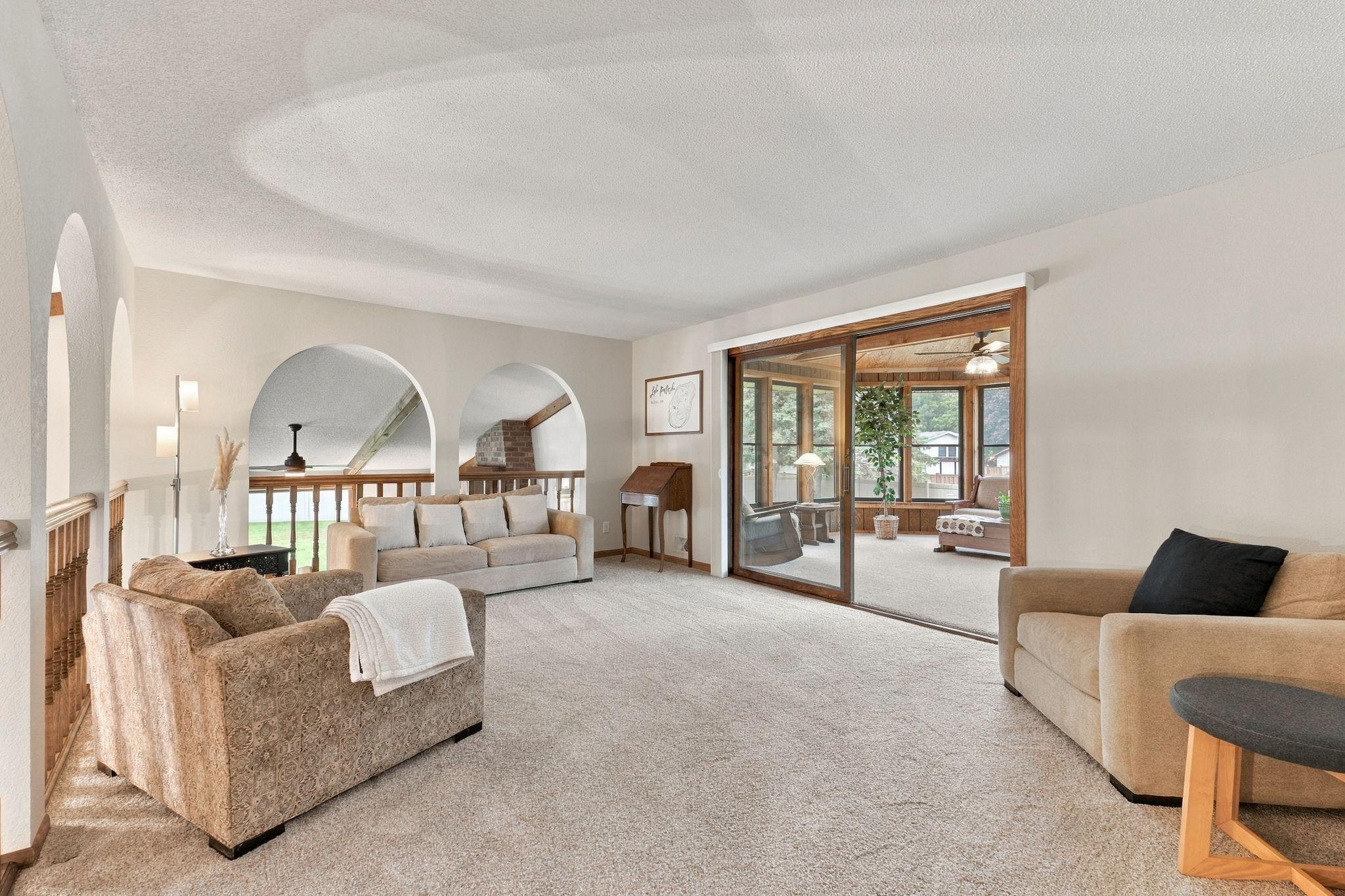 44-web-or-mls-4760 Larson Rd Interiors-17.jpg