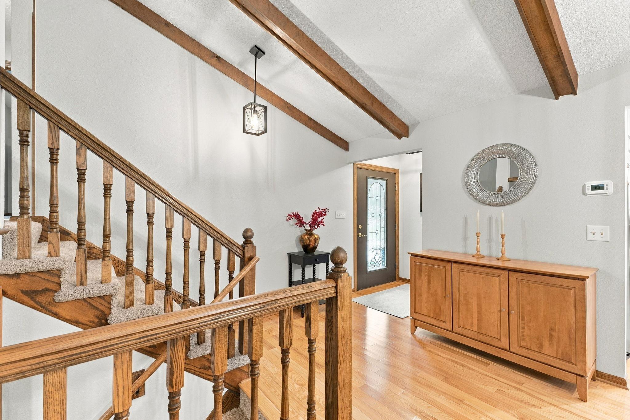 41-web-or-mls-4760 Larson Rd Interiors-14.jpg