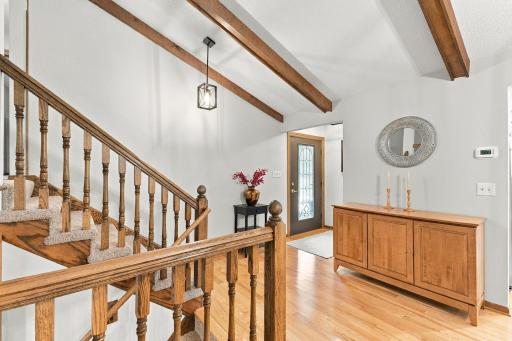 41-web-or-mls-4760 Larson Rd Interiors-14.jpg