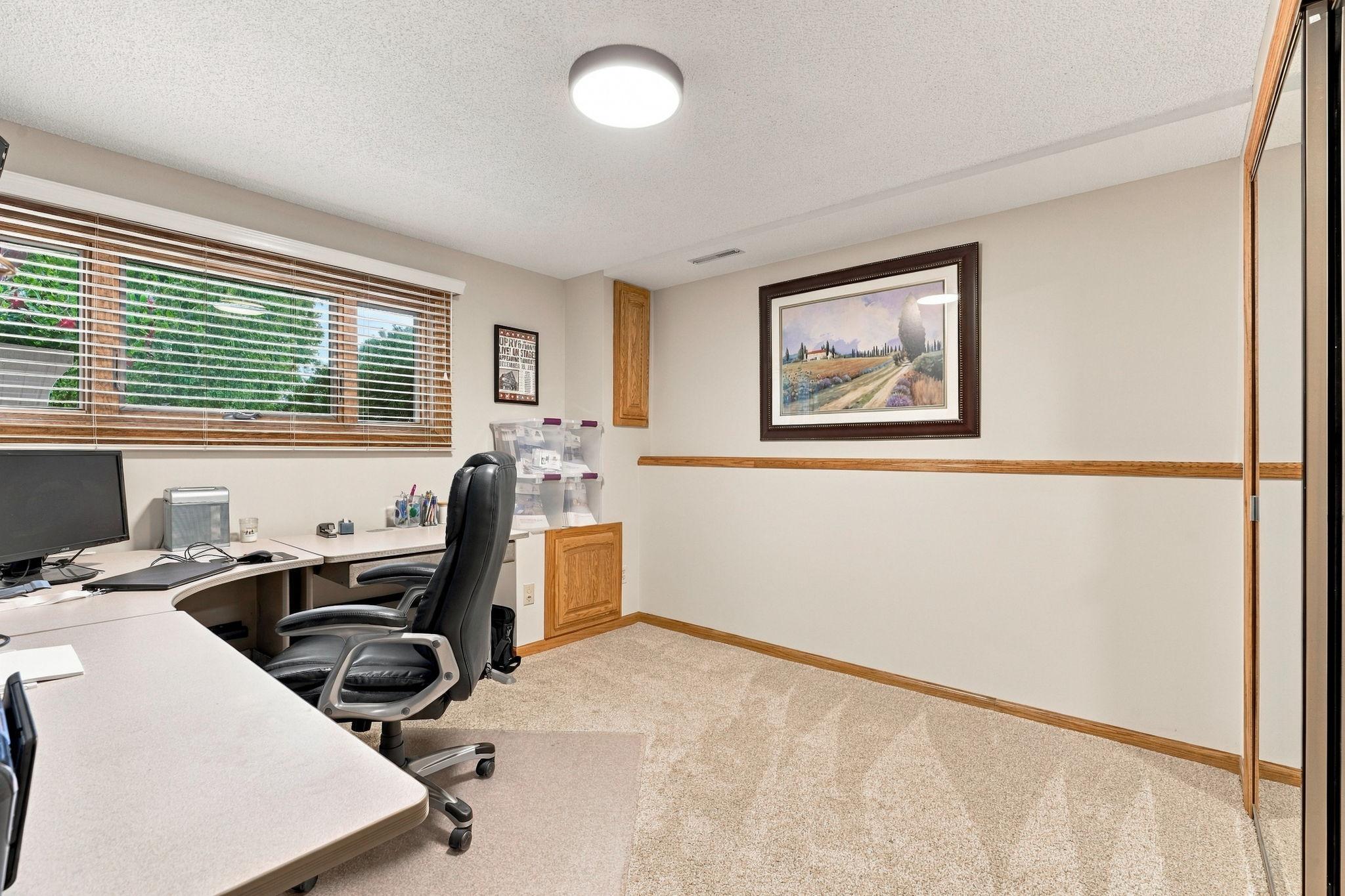 65-web-or-mls-4760 Larson Rd Interiors-38.jpg