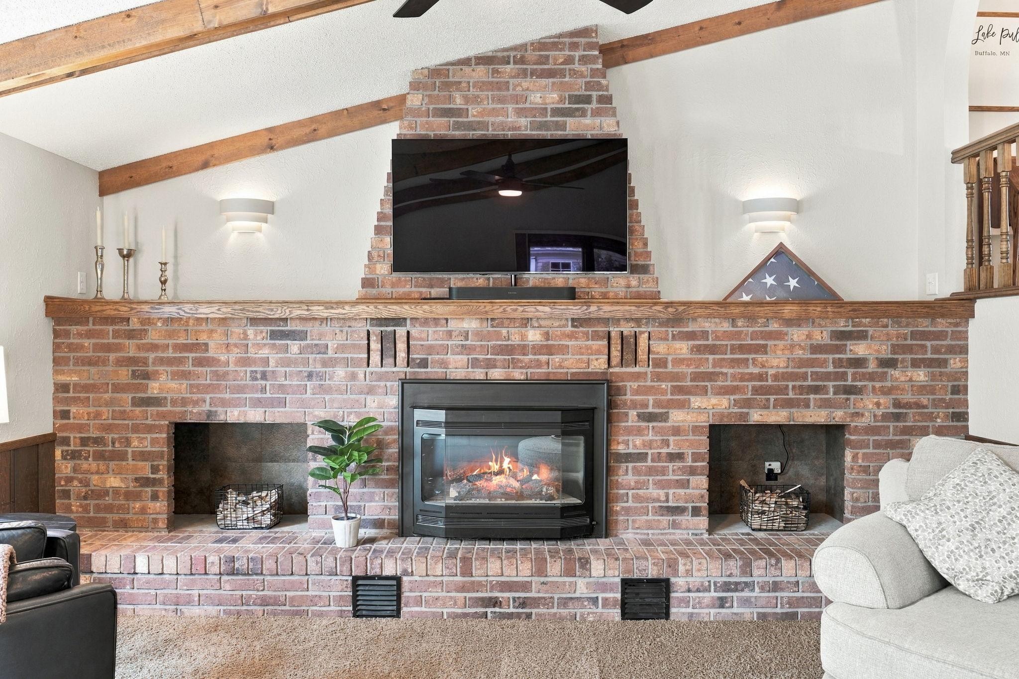 37-web-or-mls-4760 Larson Rd Interiors-10.jpg