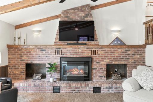 37-web-or-mls-4760 Larson Rd Interiors-10.jpg