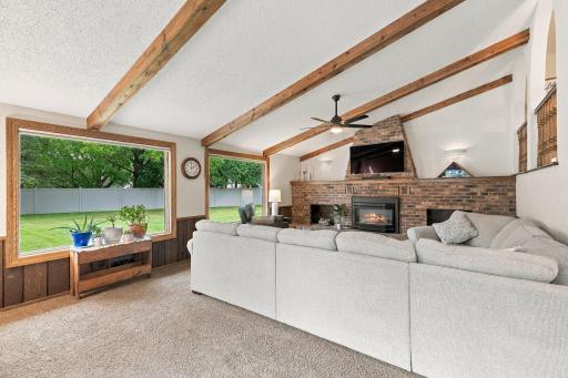 36-web-or-mls-4760 Larson Rd Interiors-9.jpg