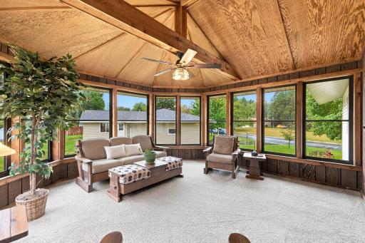 45-web-or-mls-4760 Larson Rd Interiors-18.jpg