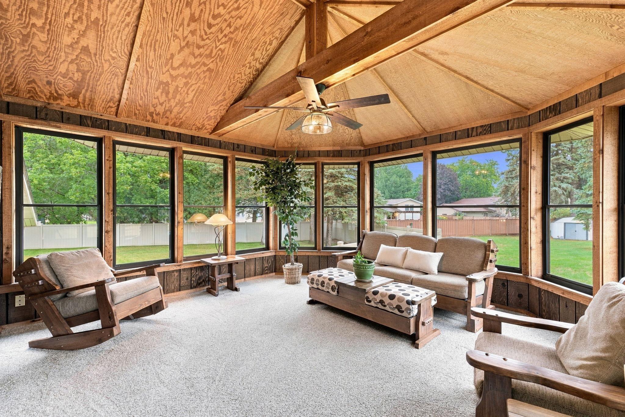 46-web-or-mls-4760 Larson Rd Interiors-19.jpg
