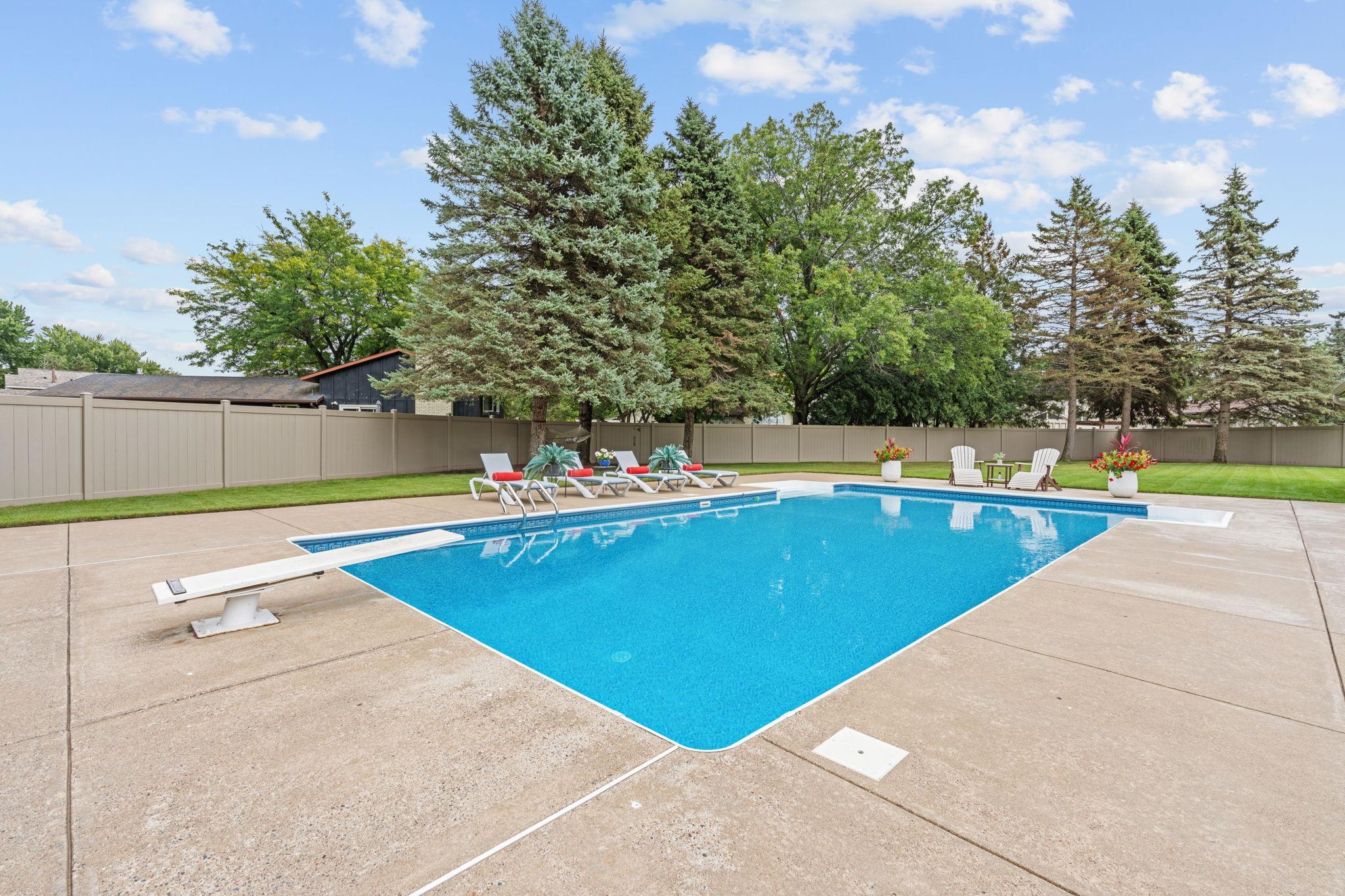 9-web-or-mls-4760 Larson Rd-8.jpg