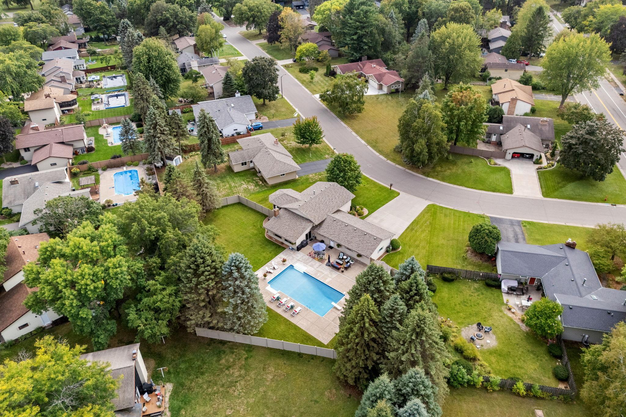 24-web-or-mls-4760 Larson Rd-23.jpg