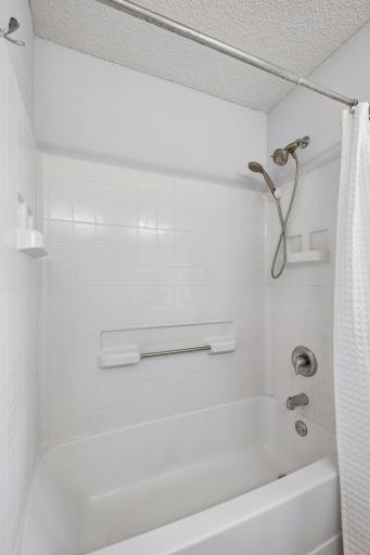 21 Full Bath 02 4887 Bivens Ct - 0026.jpg