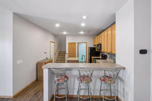14 KIT Breakfast Bar 01 4887 Bivens Ct - 0014.jpg