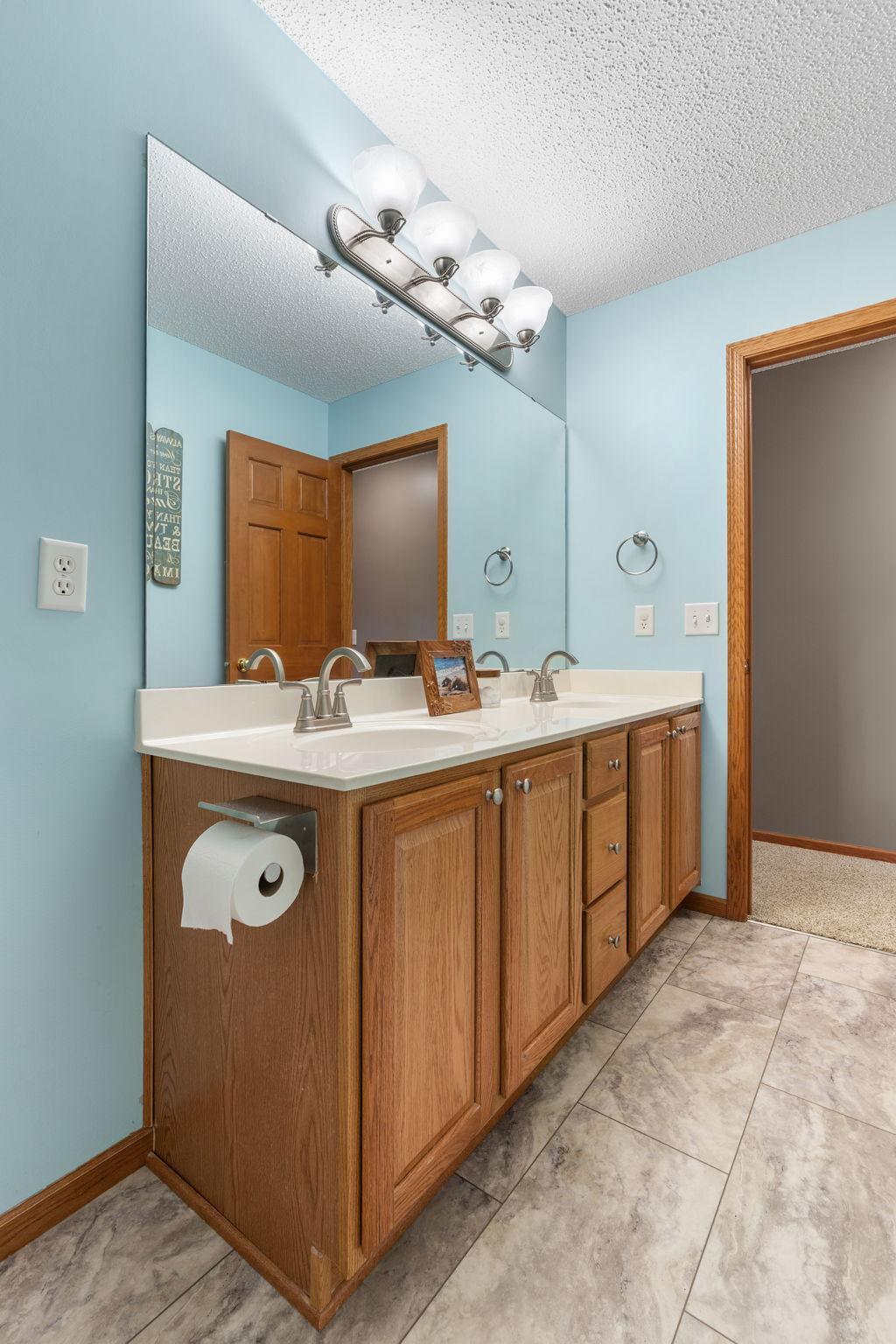 63-web-or-mls-746 Riesgraf Rd-63.jpg