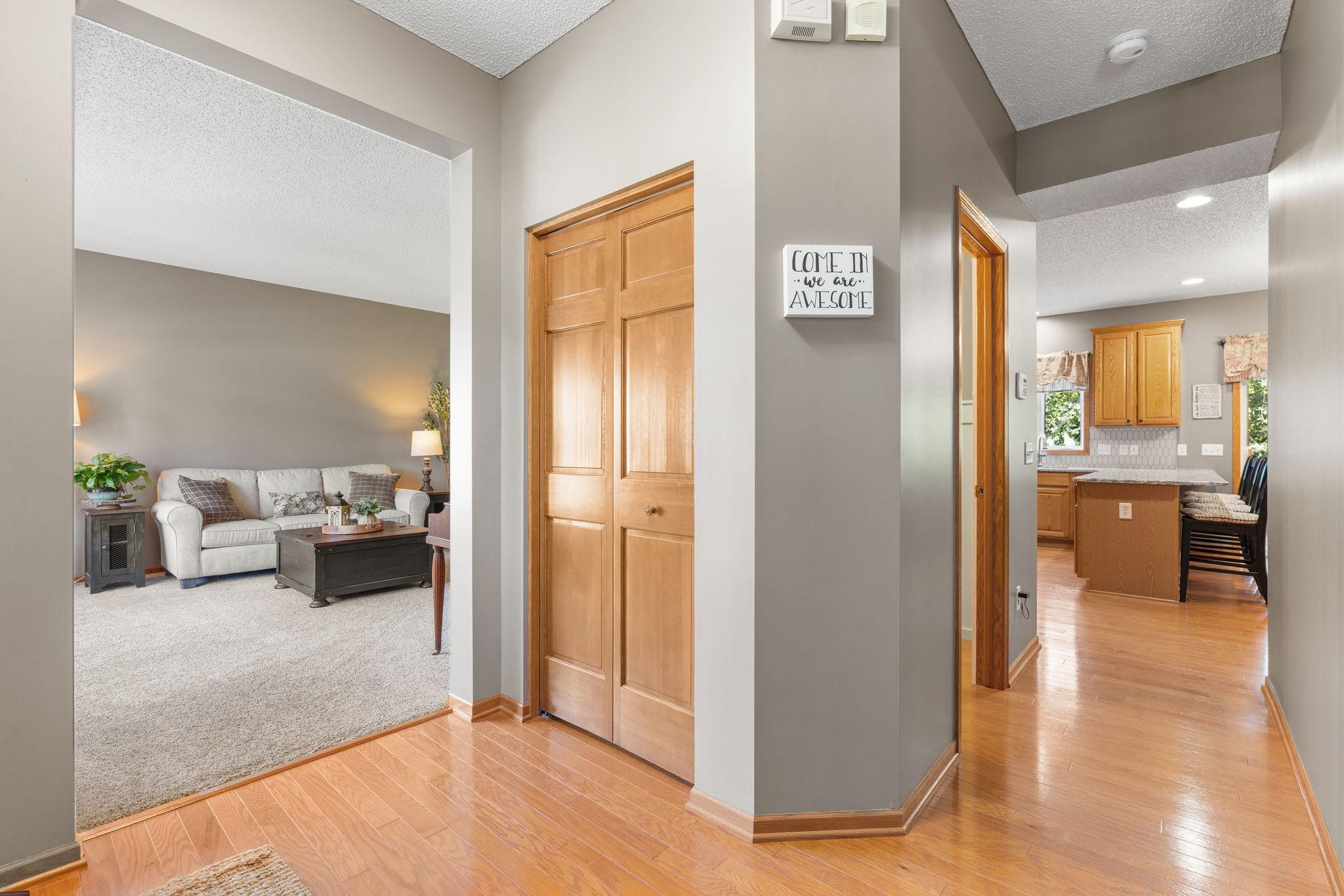 19-web-or-mls-746 Riesgraf Rd-19.jpg
