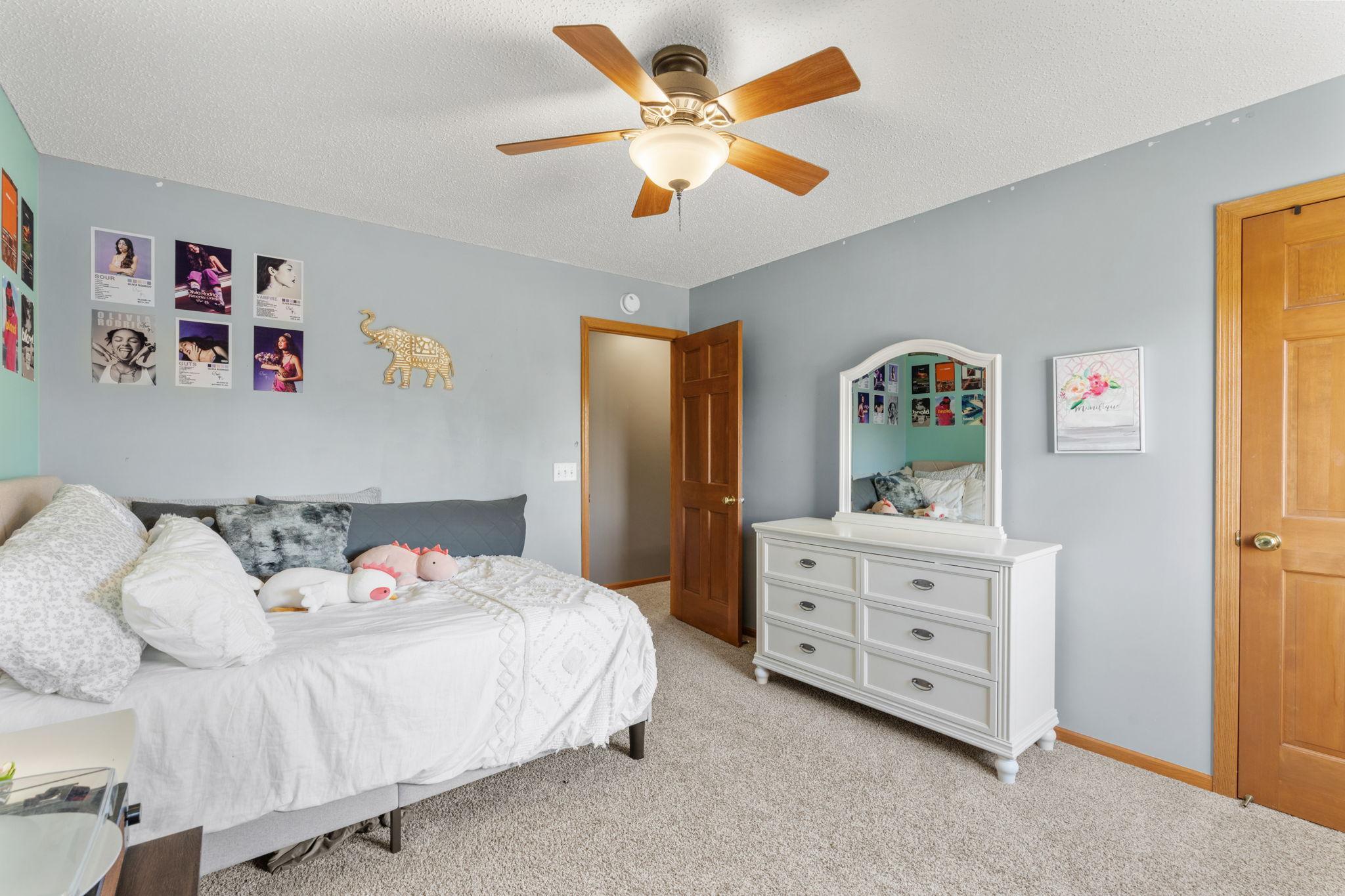 57-web-or-mls-746 Riesgraf Rd-57.jpg