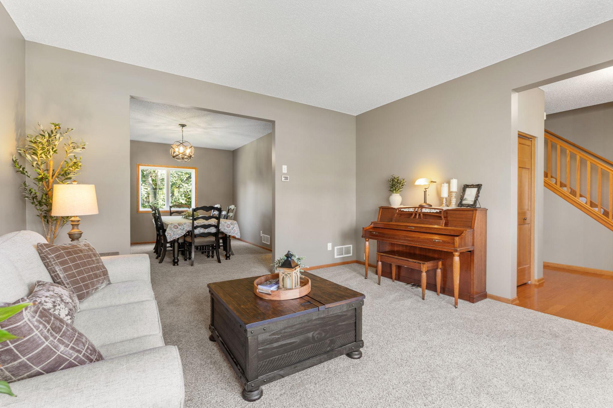 21-web-or-mls-746 Riesgraf Rd-21.jpg