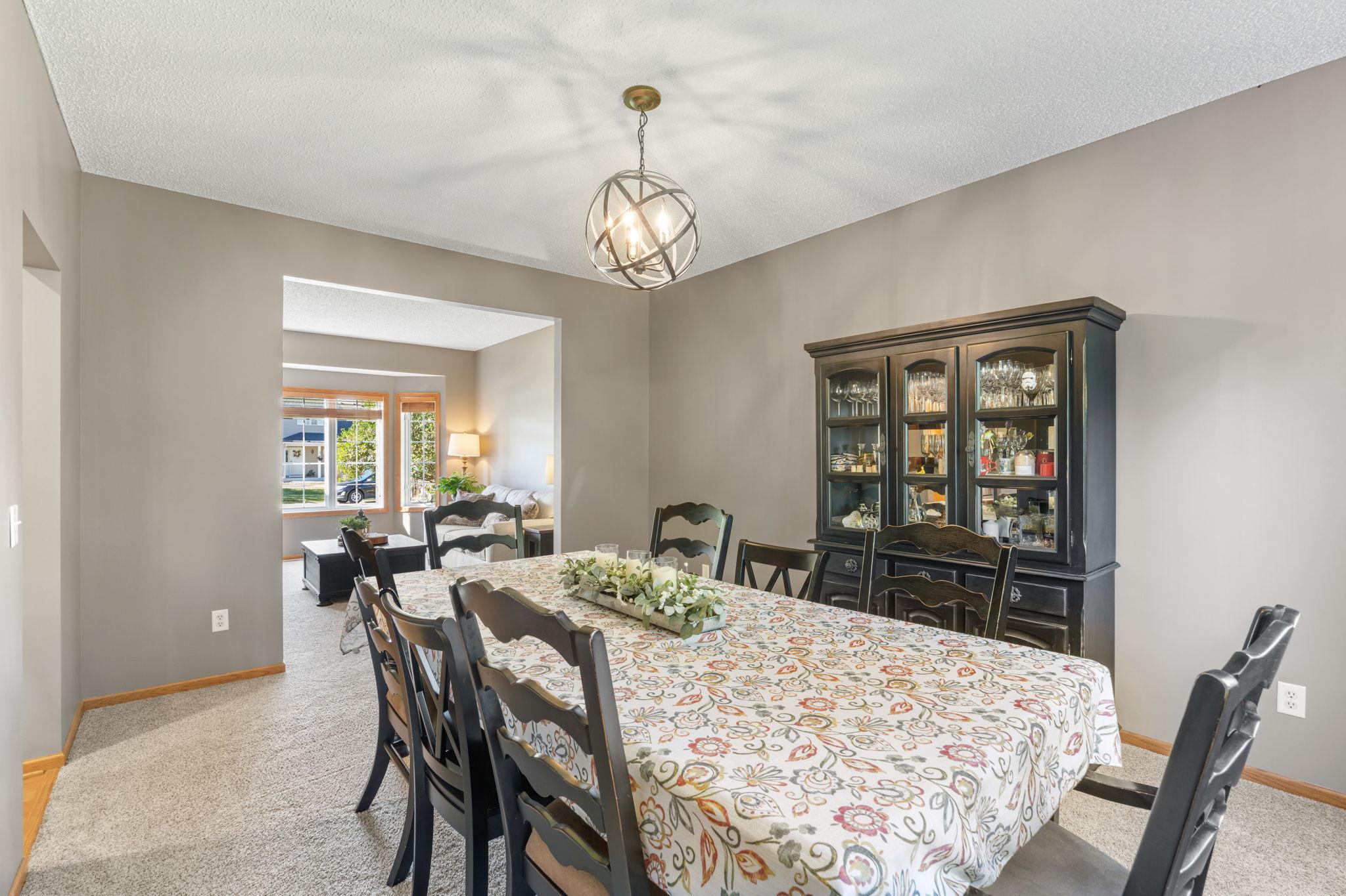 24-web-or-mls-746 Riesgraf Rd-24.jpg