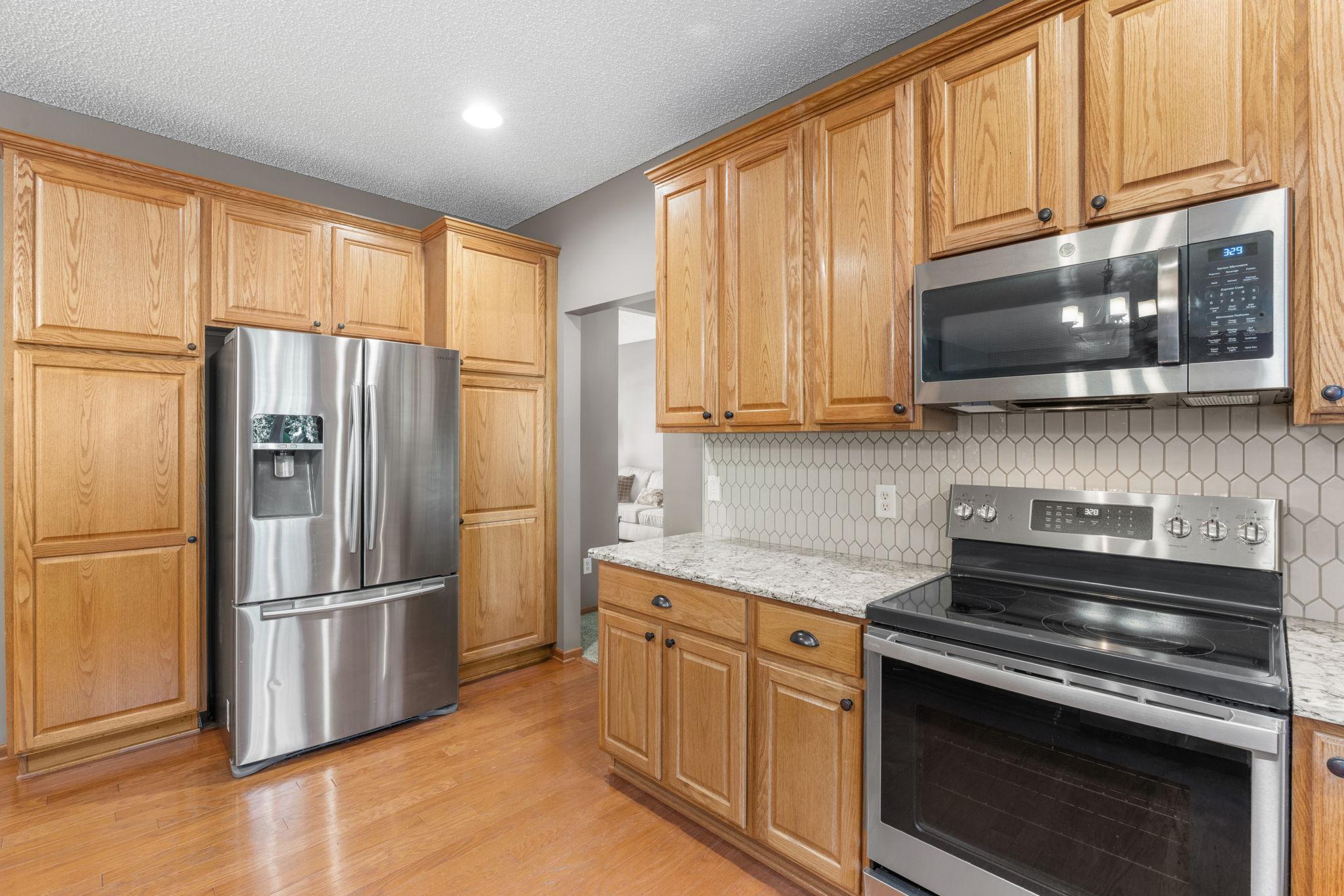27-web-or-mls-746 Riesgraf Rd-27.jpg