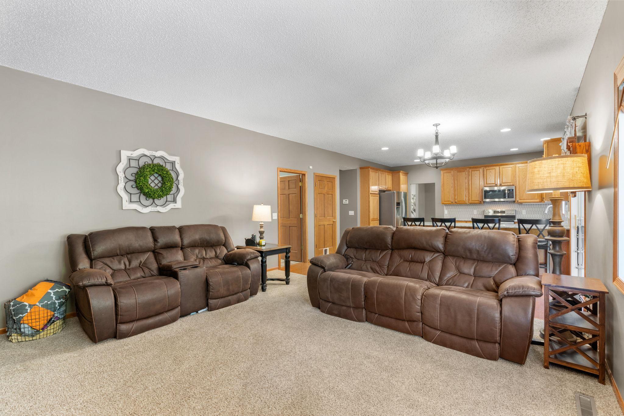 33-web-or-mls-746 Riesgraf Rd-33.jpg