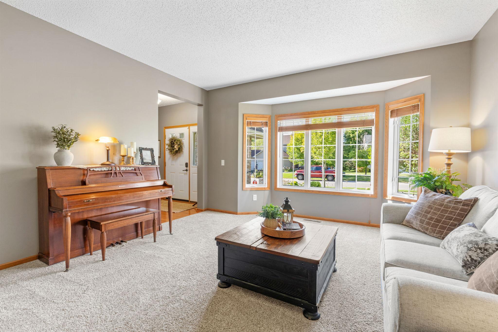 22-web-or-mls-746 Riesgraf Rd-22.jpg